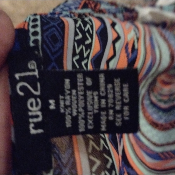 Size medium women's Rue 21 tank top with two tone front back design - Picture 6 of 9